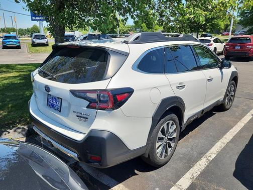Crystal White Pearl 2023 Subaru Outback Touring