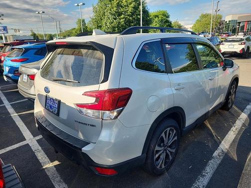 Crystal White Pearl 2019 Subaru Forester Limited