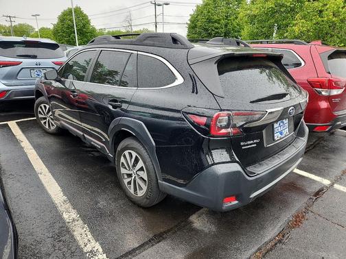 Crystal Black Silica 2024 Subaru Outback Premium
