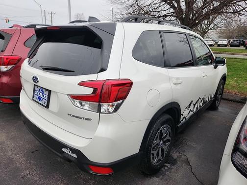 2024 Subaru Forester Premium