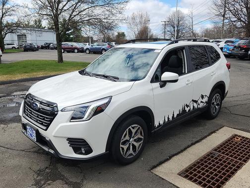 Crystal White Pearl 2024 Subaru Forester Premium