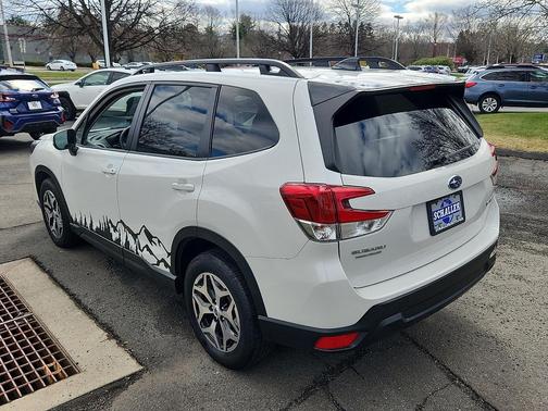 Crystal White Pearl 2024 Subaru Forester Premium