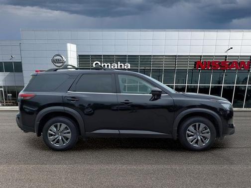 Black 2024 Nissan Pathfinder SV