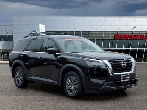 Black 2024 Nissan Pathfinder SV