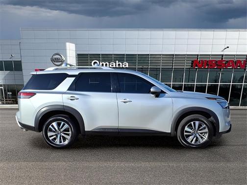 2023 Nissan Pathfinder SL