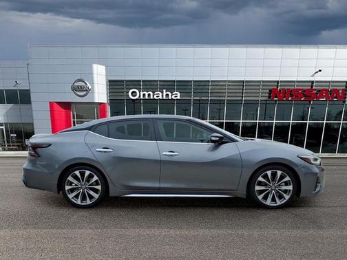 Gun Metallic 2022 Nissan Maxima Platinum