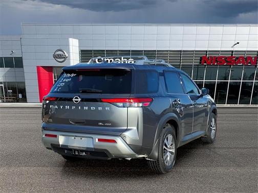 2023 Nissan Pathfinder SL