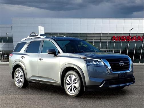 2023 Nissan Pathfinder SL