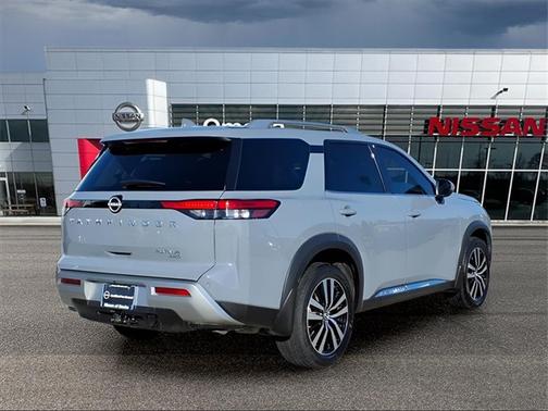 2024 Nissan Pathfinder Platinum