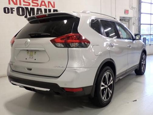 Photo 3 of 30 of 2019 Nissan Rogue SV