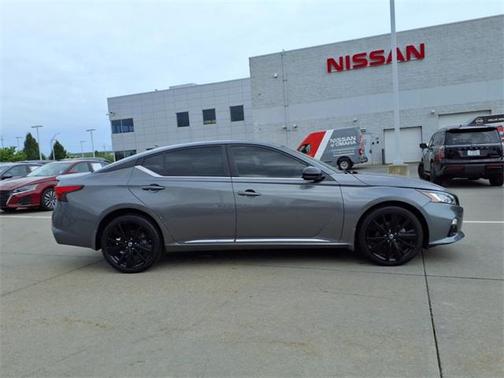 2022 Nissan Altima SR Intelligent AWD