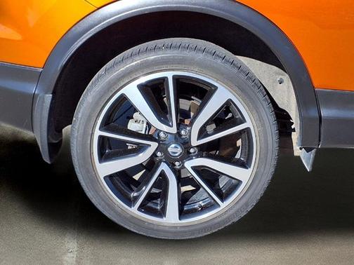 Monarch Orange 2017 Nissan Rogue Sport SL