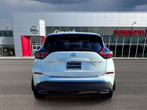 White 2023 Nissan Murano SL