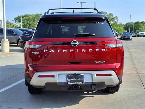 2022 Nissan Pathfinder Platinum 2WD