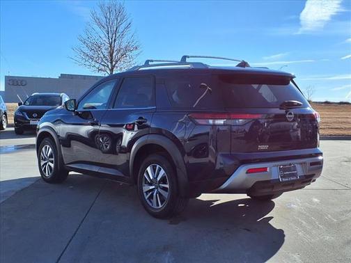 2022 Nissan Pathfinder SL 4WD