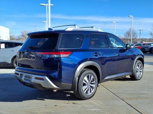 2022 Nissan Pathfinder SL 4WD