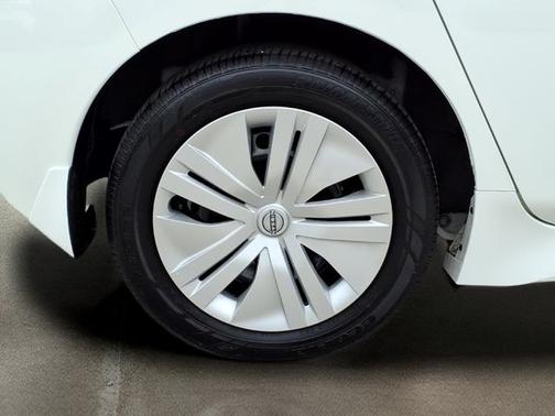 Glacier White 2024 Nissan Leaf S