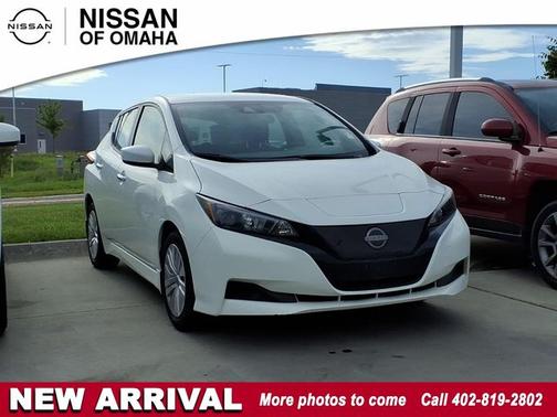 Glacier White 2024 Nissan Leaf S
