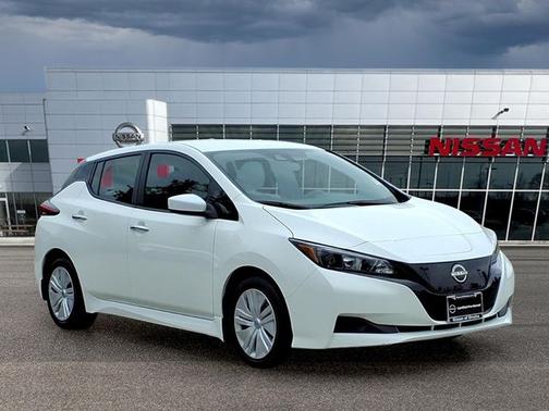 Glacier White 2024 Nissan Leaf S