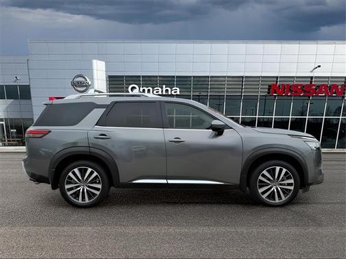 2022 Nissan Pathfinder Platinum