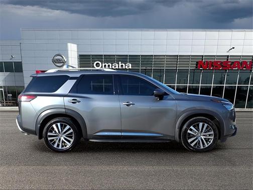 2022 Nissan Pathfinder Platinum