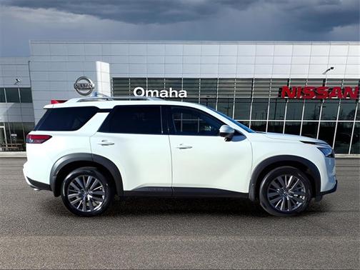 2024 Nissan Pathfinder SL