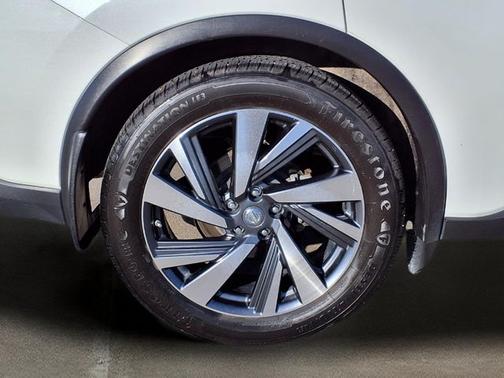 White 2017 Nissan Murano Platinum