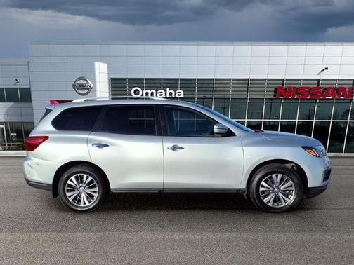 Brilliant Silver Metallic 2019 Nissan Pathfinder S