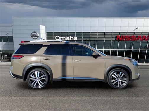 2024 Nissan Pathfinder Platinum