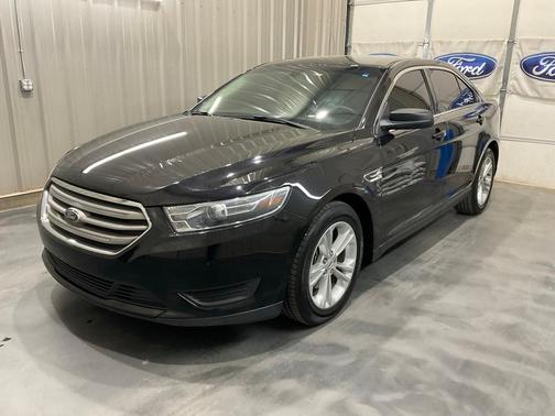 2016 Ford Taurus SE