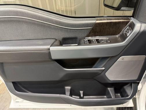 Oxford White 2023 Ford F-150 Lariat