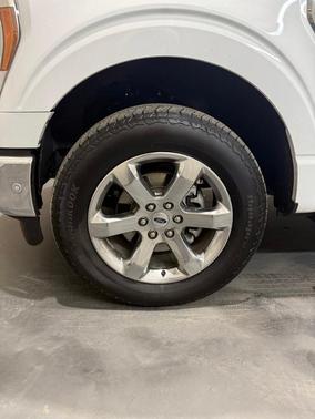 Oxford White 2023 Ford F-150 Lariat