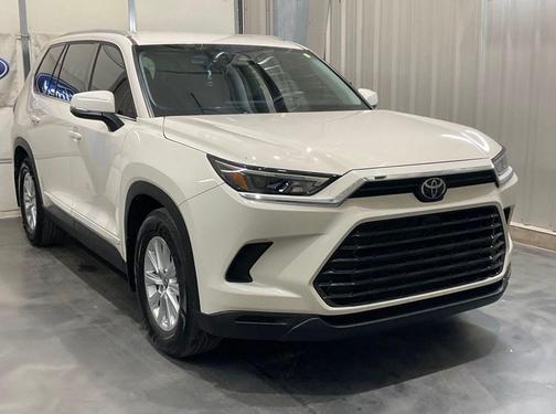 Cream 2024 Toyota Grand Highlander XLE
