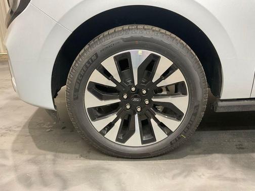 Space Silver 2026 Ford Expedition Platinum