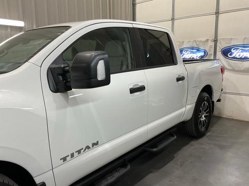 2024 Nissan Titan SV