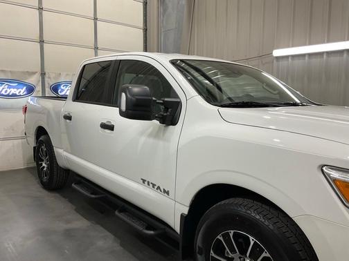 2024 Nissan Titan SV