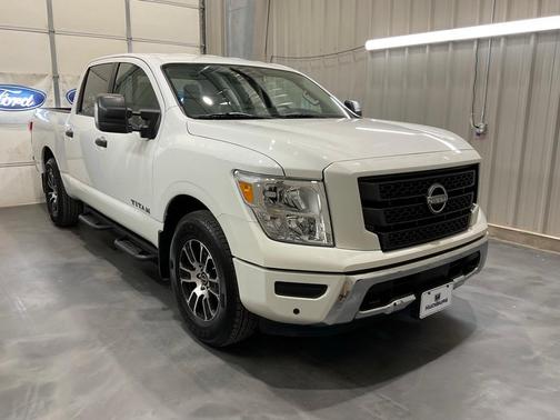 2024 Nissan Titan SV