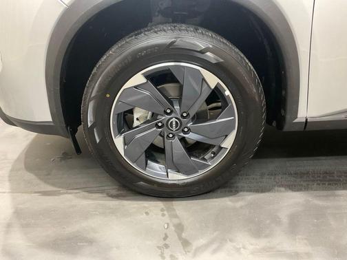 Brilliant Silver Metallic 2025 Nissan Rogue SV