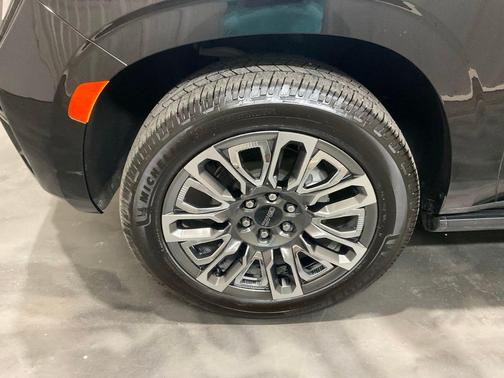 Onyx Black 2023 GMC Yukon AT4