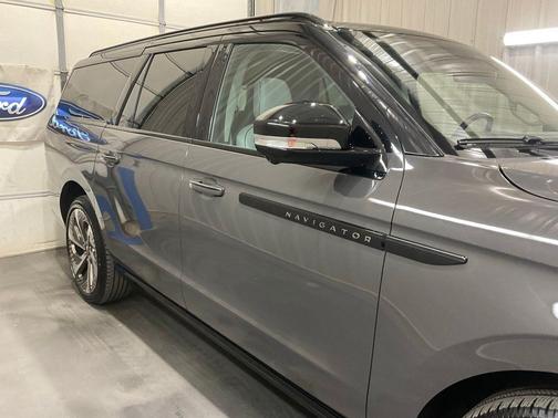 Dark Gray Metallic 2025 Lincoln Navigator L Black Label