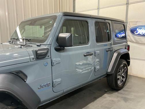 2025 Jeep Wrangler 4xe Sport