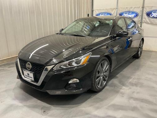Super Black Clearcoat 2019 Nissan Altima 2.0 Edition ONE