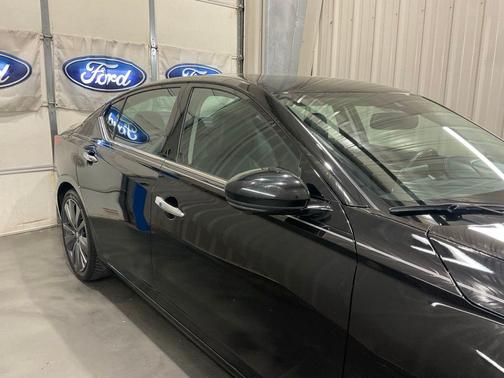 Super Black Clearcoat 2019 Nissan Altima 2.0 Edition ONE