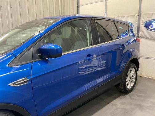 Lightning Blue Metallic 2019 Ford Escape SE