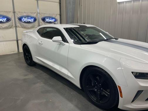 Summit White 2017 Chevrolet Camaro 1LT