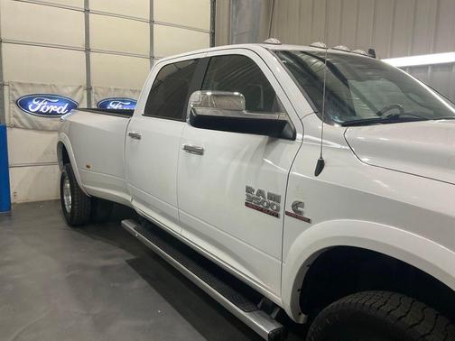 Bright White Clearcoat 2018 RAM 3500 Laramie