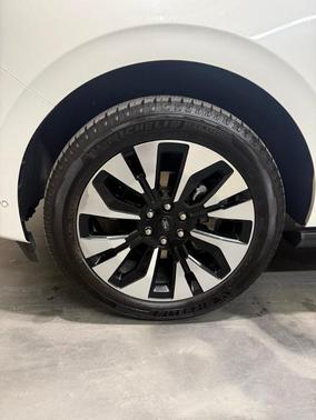 White Metallic 2025 Ford Expedition Max Platinum