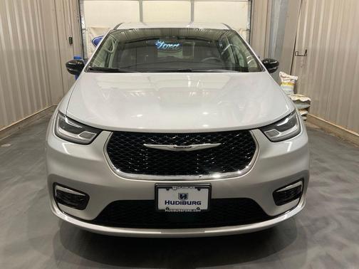 2024 Chrysler Pacifica Touring-L