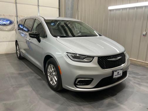 2024 Chrysler Pacifica Touring-L