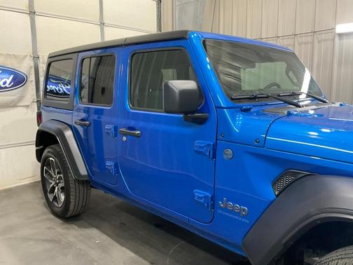 2025 Jeep Wrangler 4xe Sport